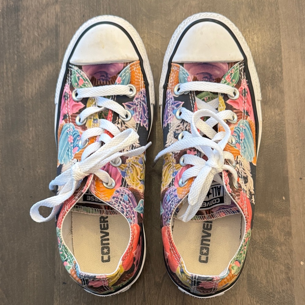 Converse All Star Low Tops - Hard to find  Multicolor Cupcake Pattern
